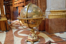 Nationalbibliothek_Prunksaal_21_Erdglobus_1693_1.JPG
